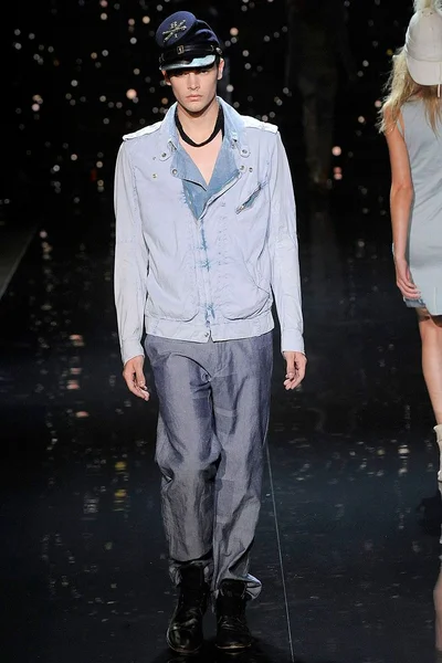 Look 18
